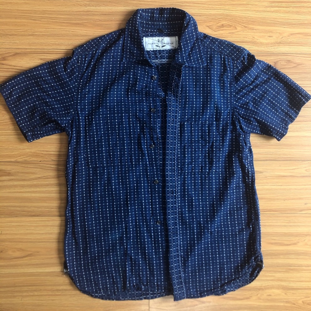 Men’s shirt sleeve button up